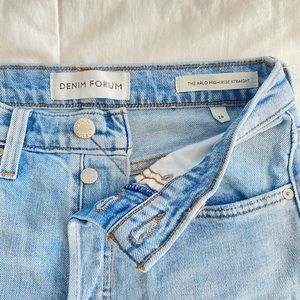 High Rise Straight Jeans — Aritzia, Size 26